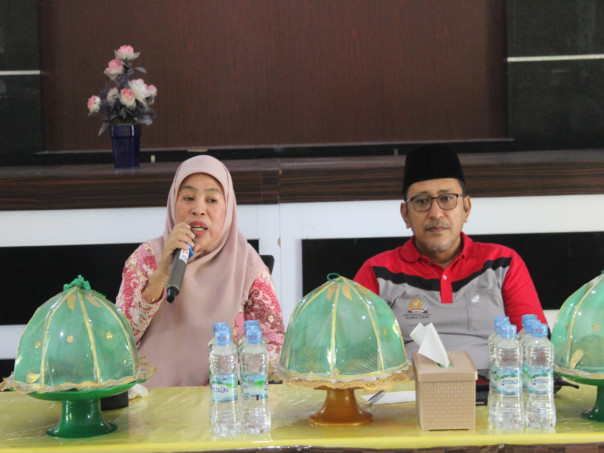 Kakankemenag Kabupaten Morowali Dra. Hj. Marwiah memberikan sambutan kunjungan FKUB Sulteng di Aula Kantor Kemenag Kabupaten Morowali. Foto : Humas FKUB Sulteng